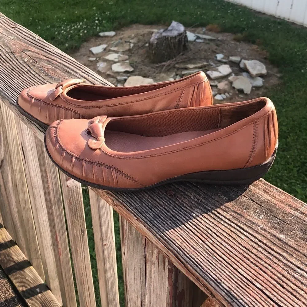 ⬇️Brown Hush Puppies